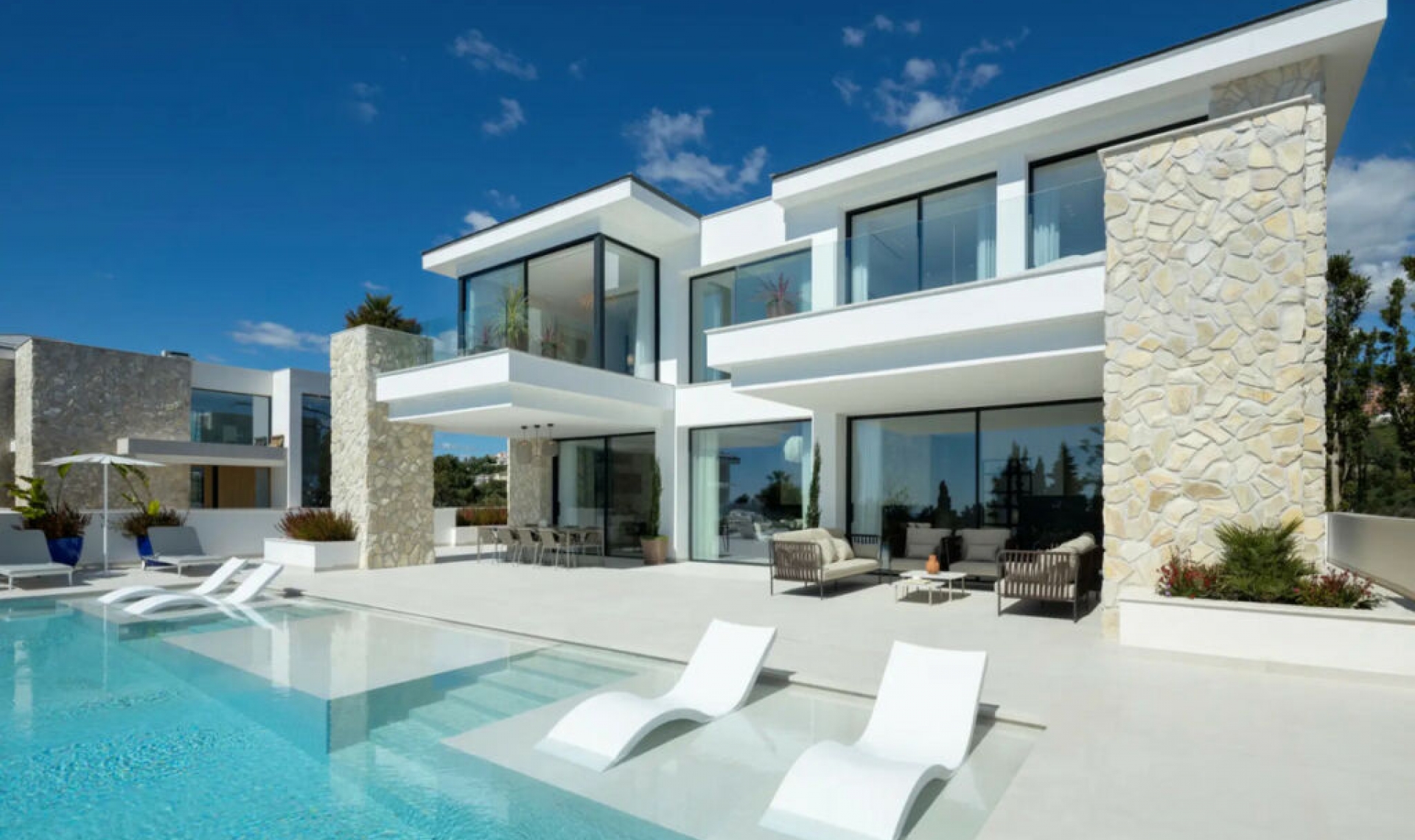 Resale - House -
La Quinta