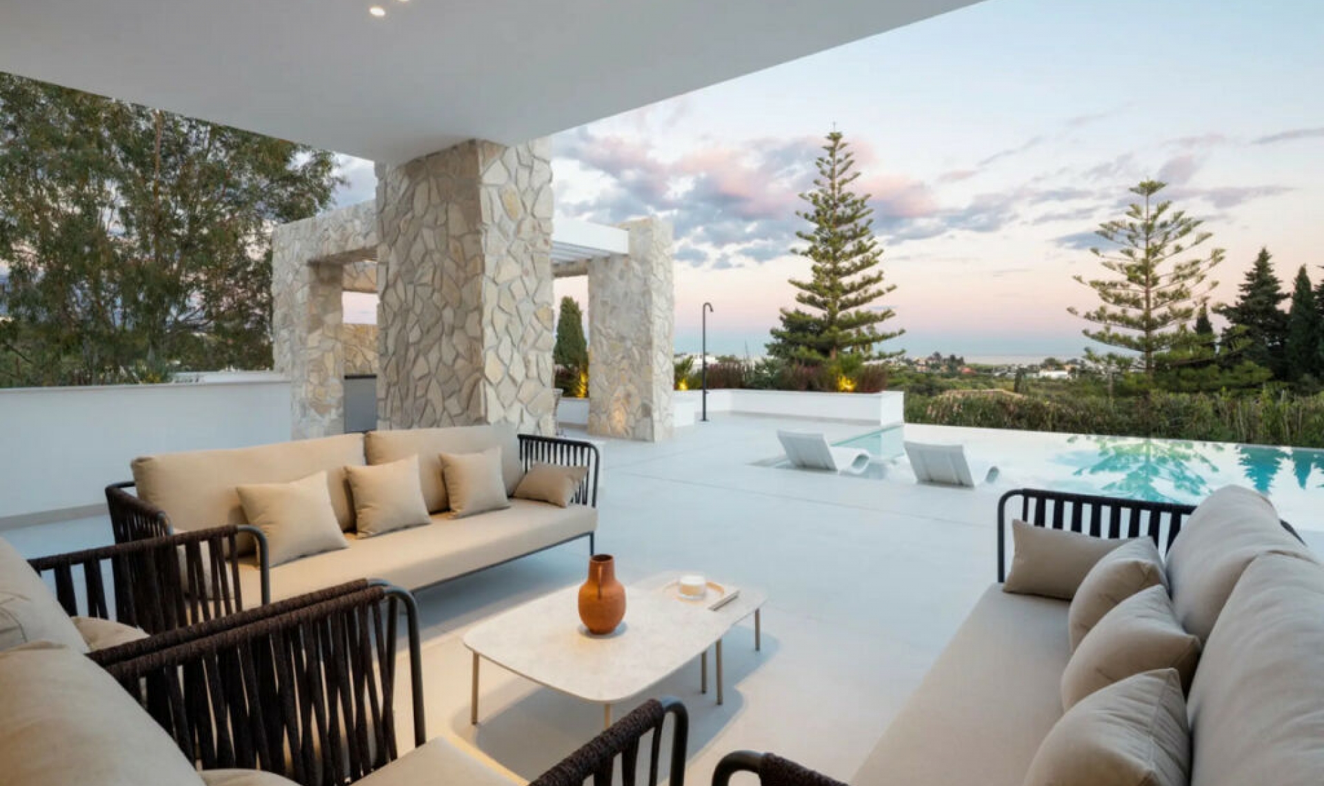 Resale - House -
La Quinta