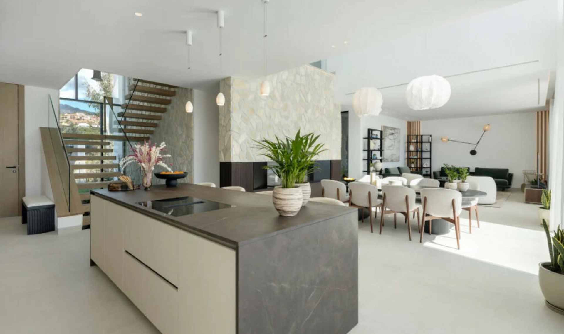 Resale - House -
La Quinta