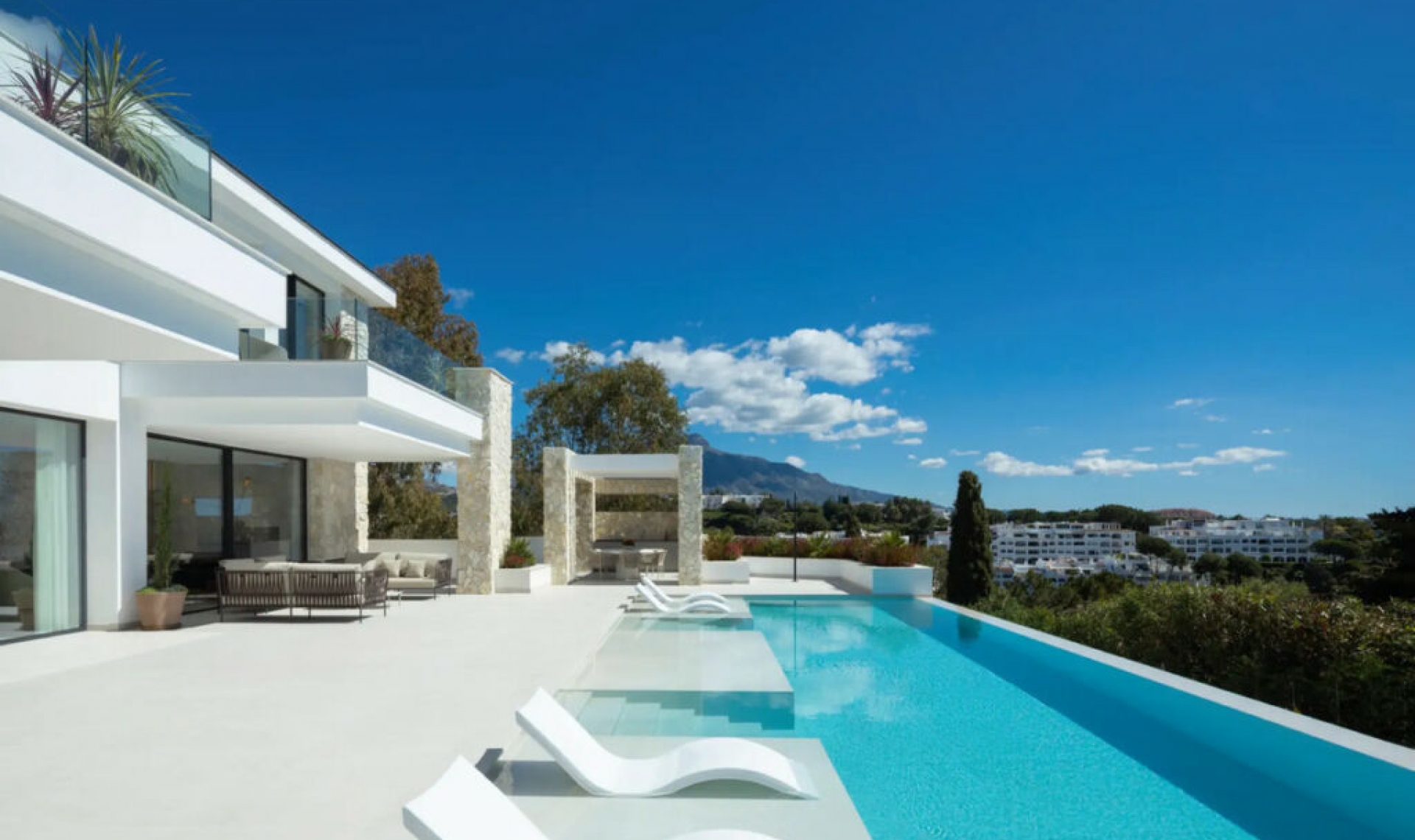 Resale - House -
La Quinta
