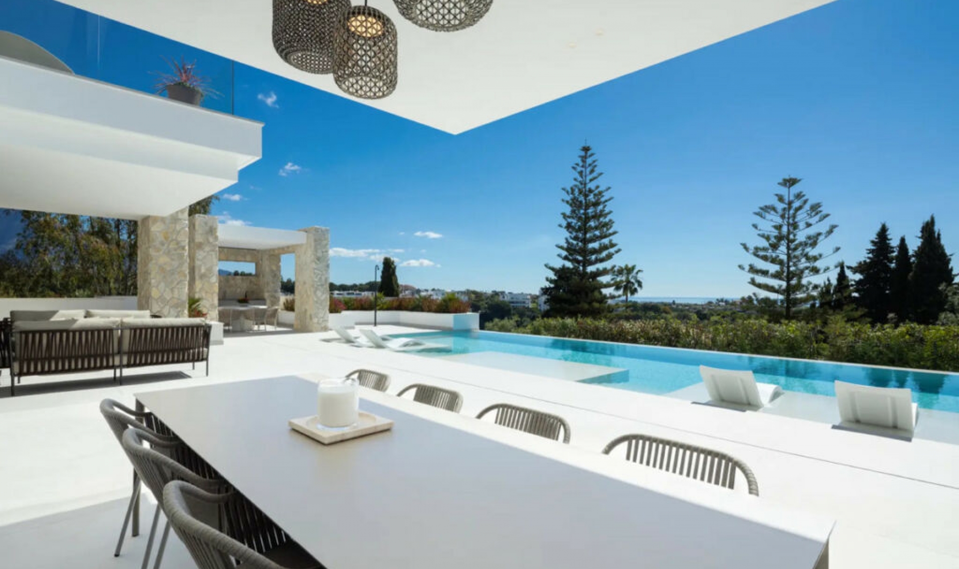 Resale - House -
La Quinta