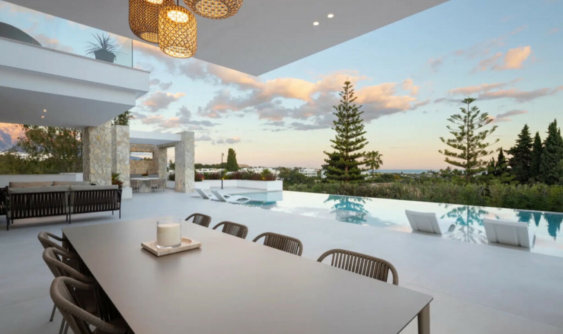 Resale - House -
La Quinta
