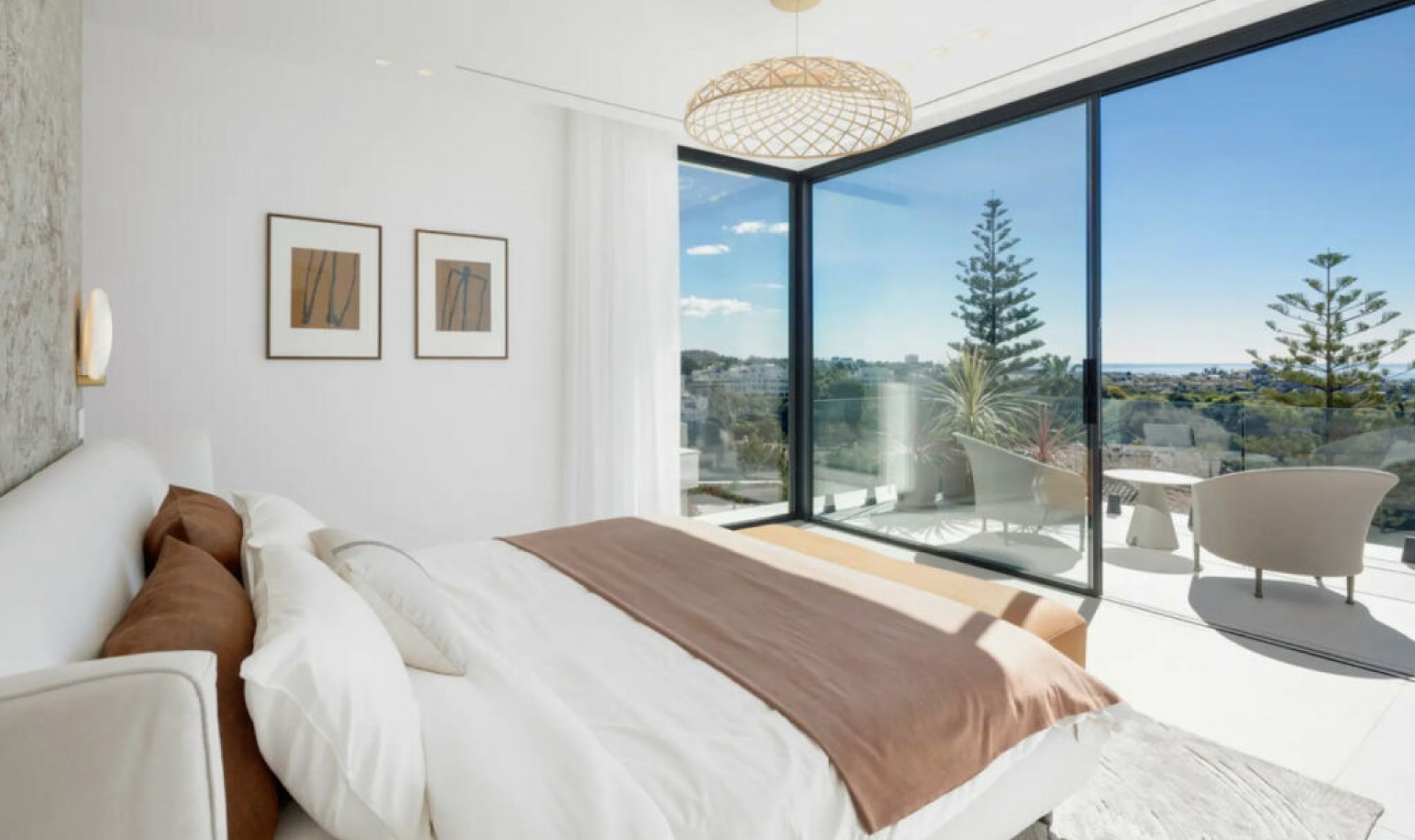 Resale - House -
La Quinta