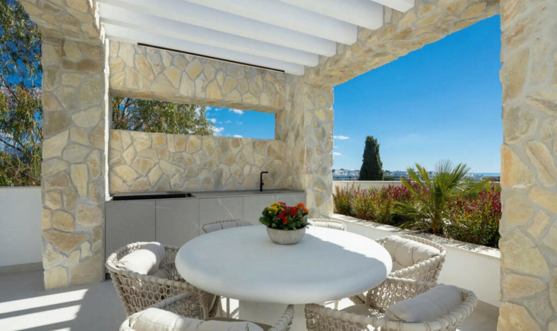 Resale - House -
La Quinta