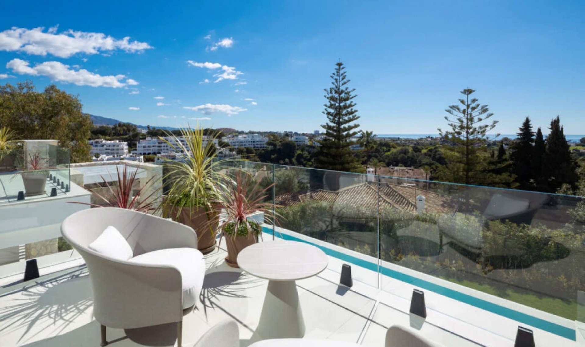 Resale - House -
La Quinta