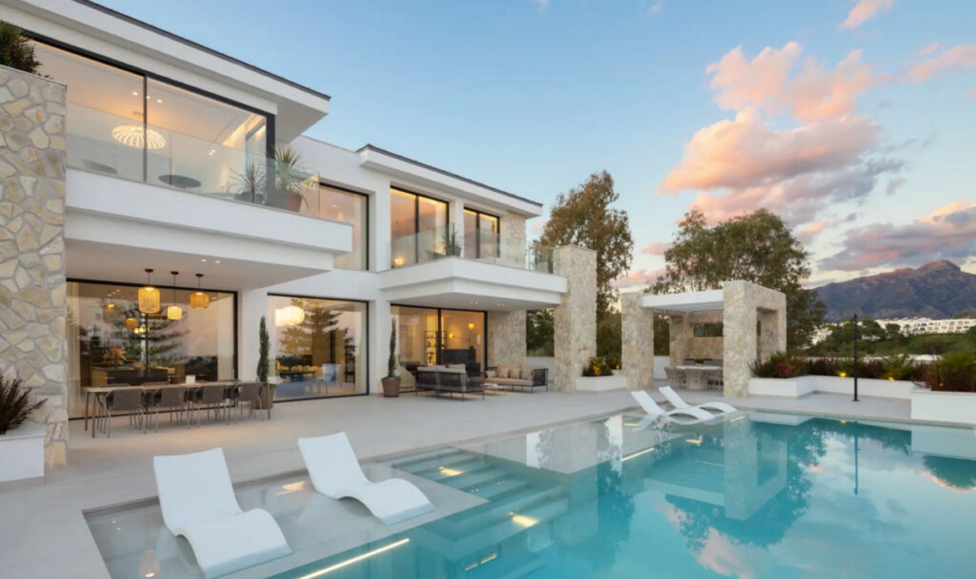 Resale - House -
La Quinta