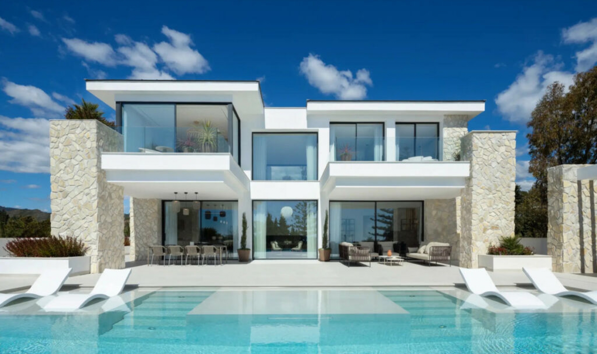 Resale - House -
La Quinta