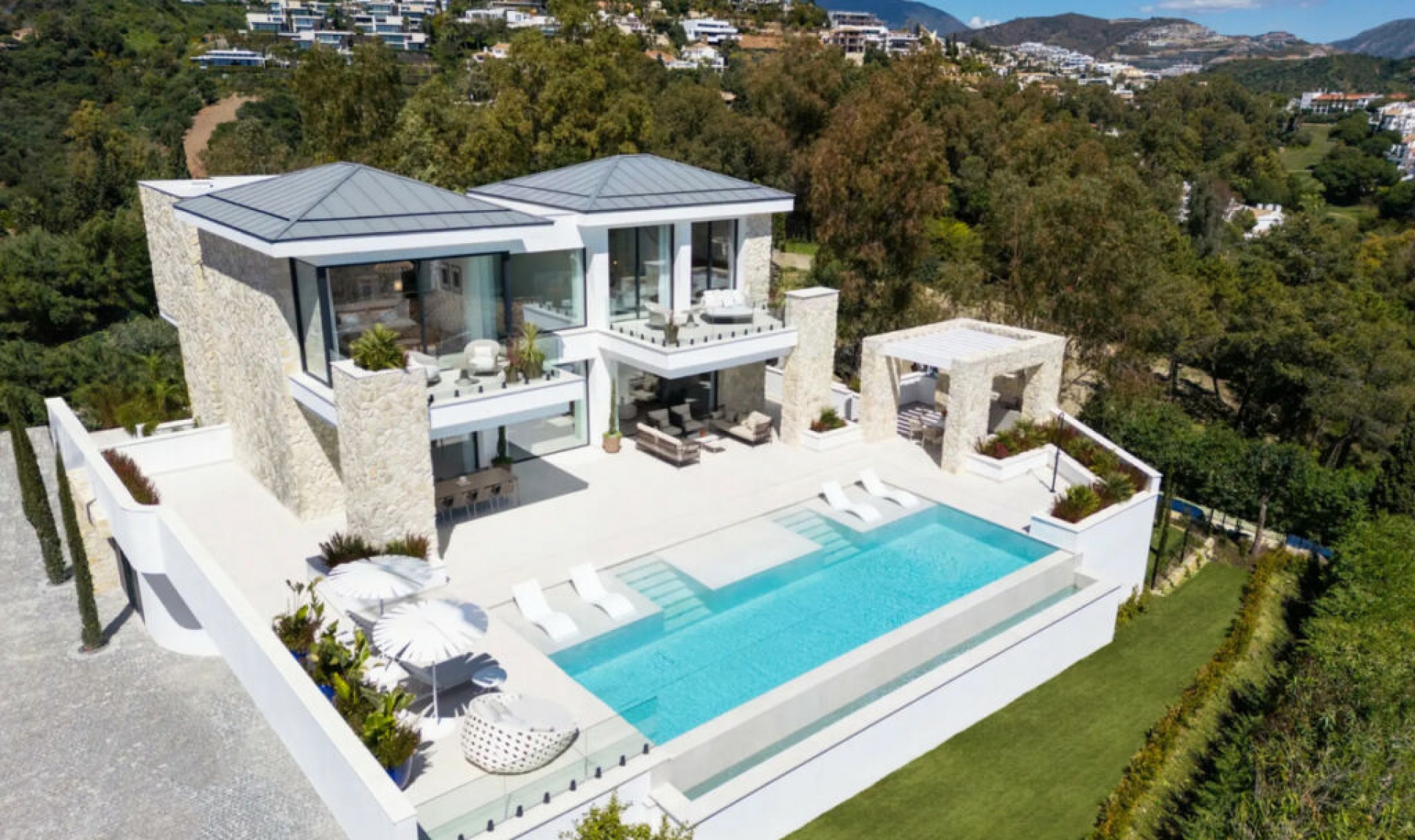 Resale - House -
La Quinta