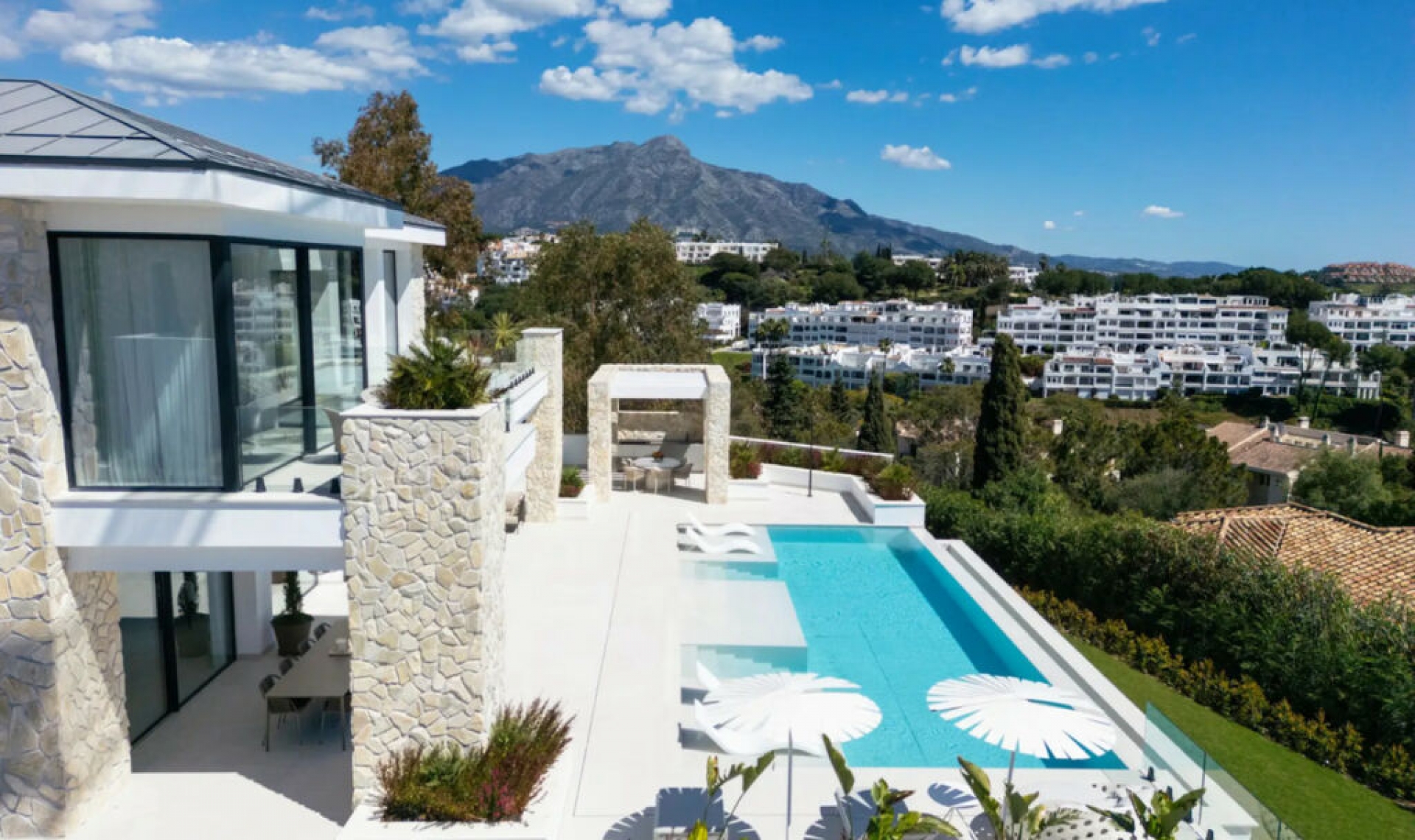 Resale - House -
La Quinta