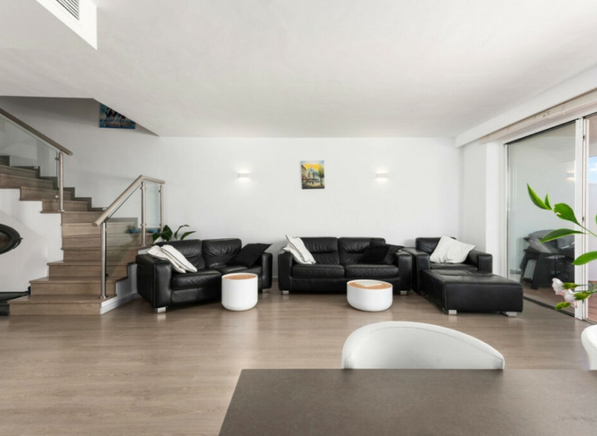 Resale - House -
La Quinta