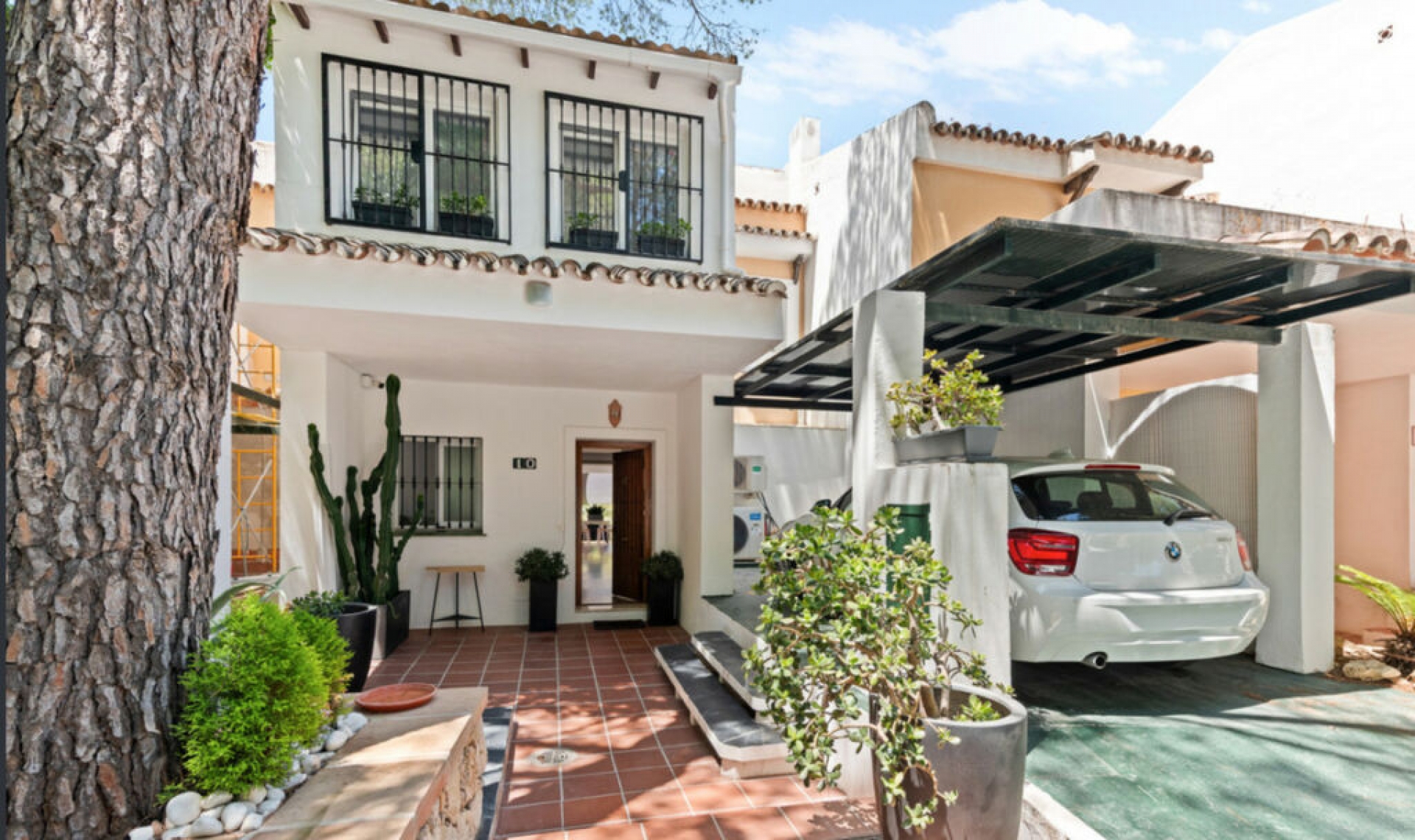 Resale - House -
La Quinta