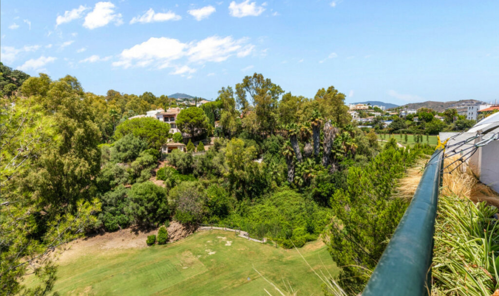 Resale - House -
La Quinta