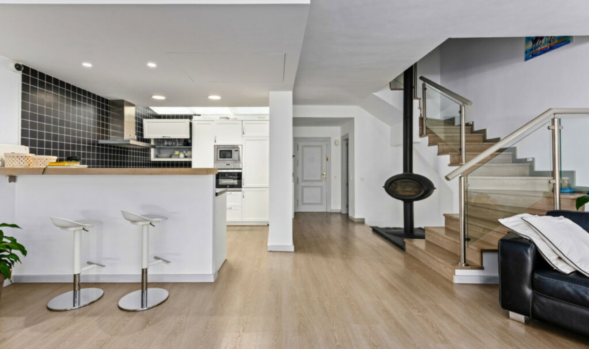 Resale - House -
La Quinta