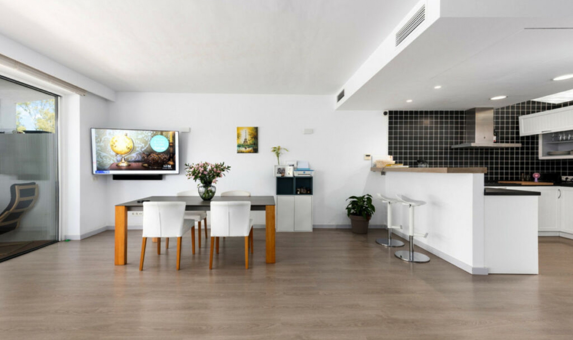 Resale - House -
La Quinta