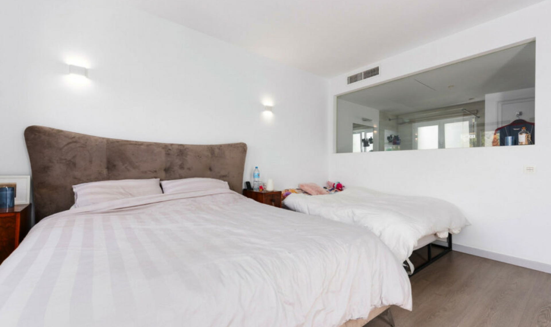 Resale - House -
La Quinta