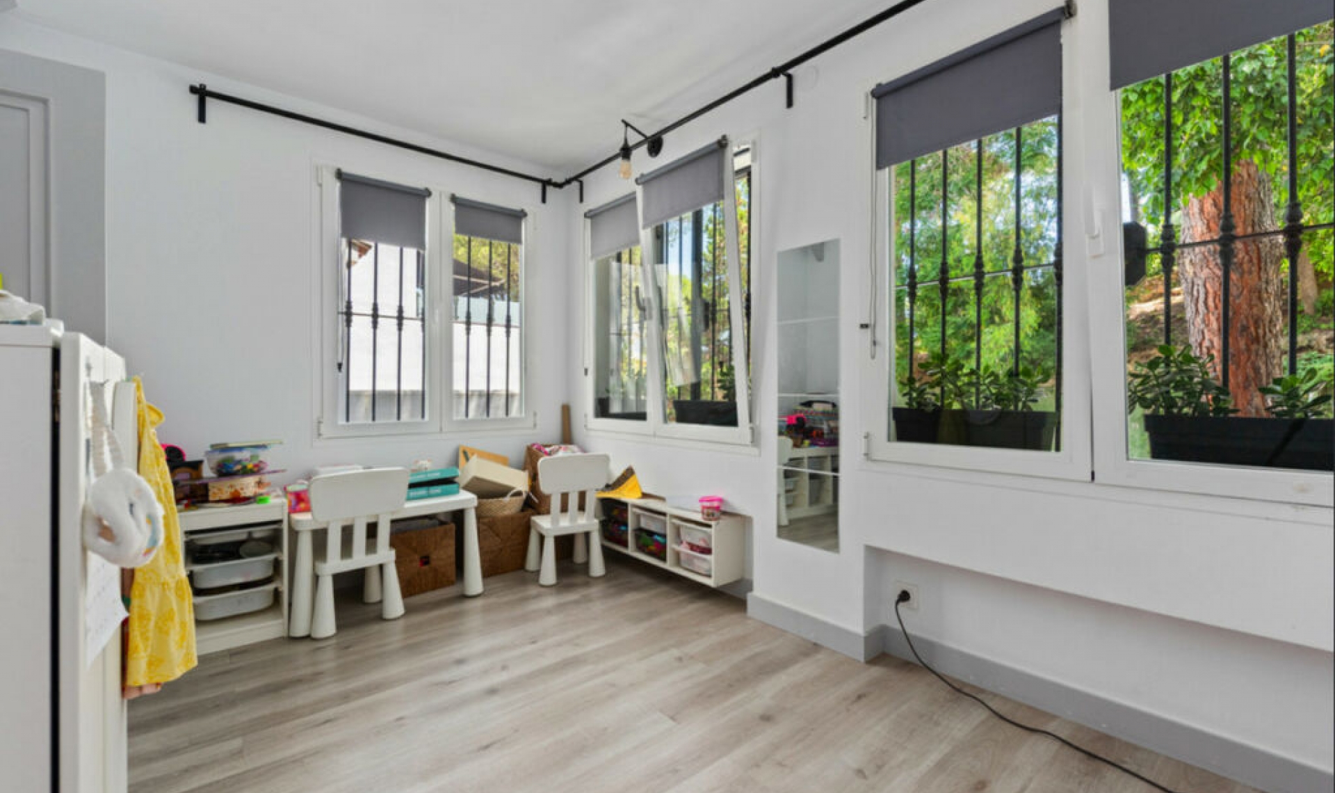 Resale - House -
La Quinta