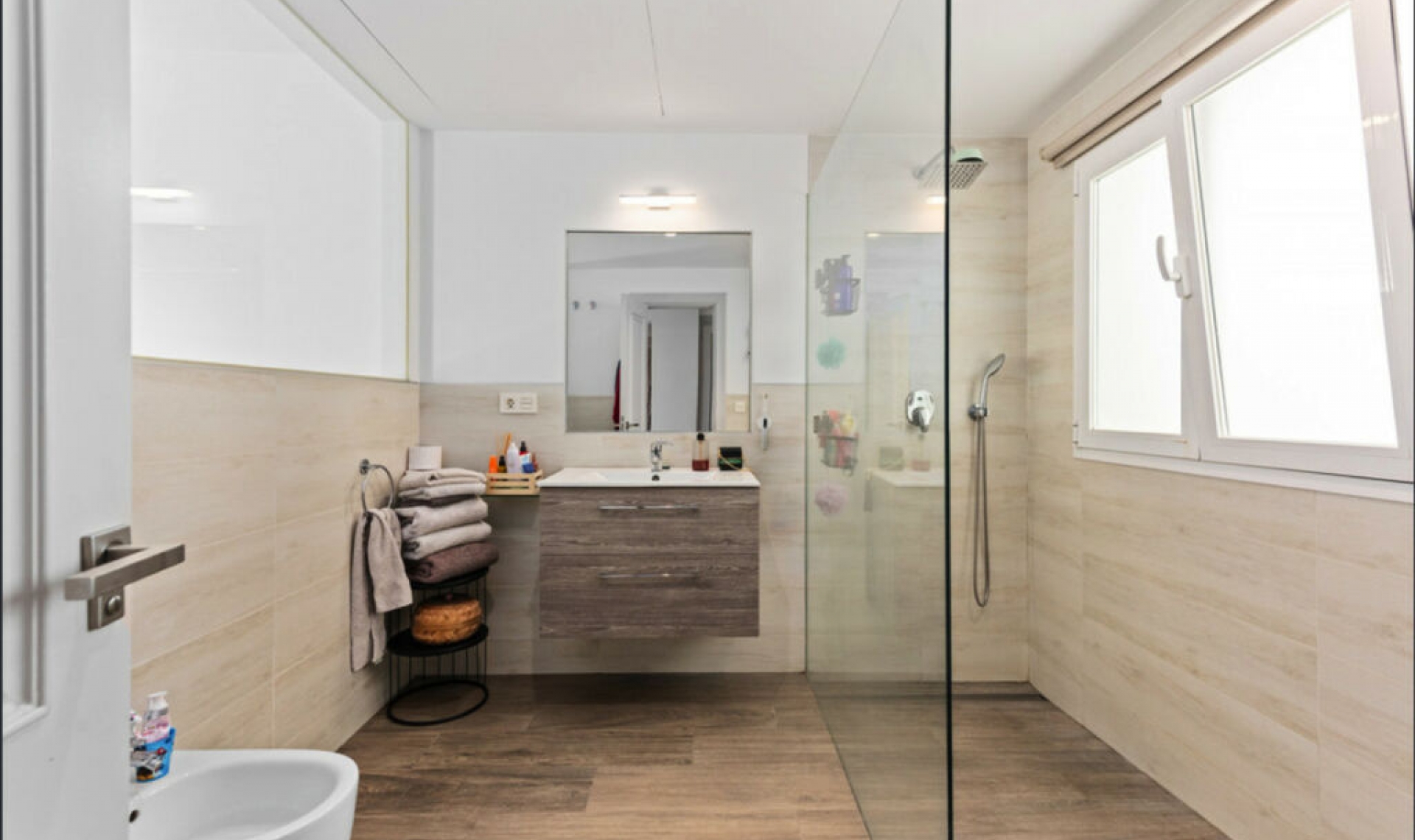 Resale - House -
La Quinta