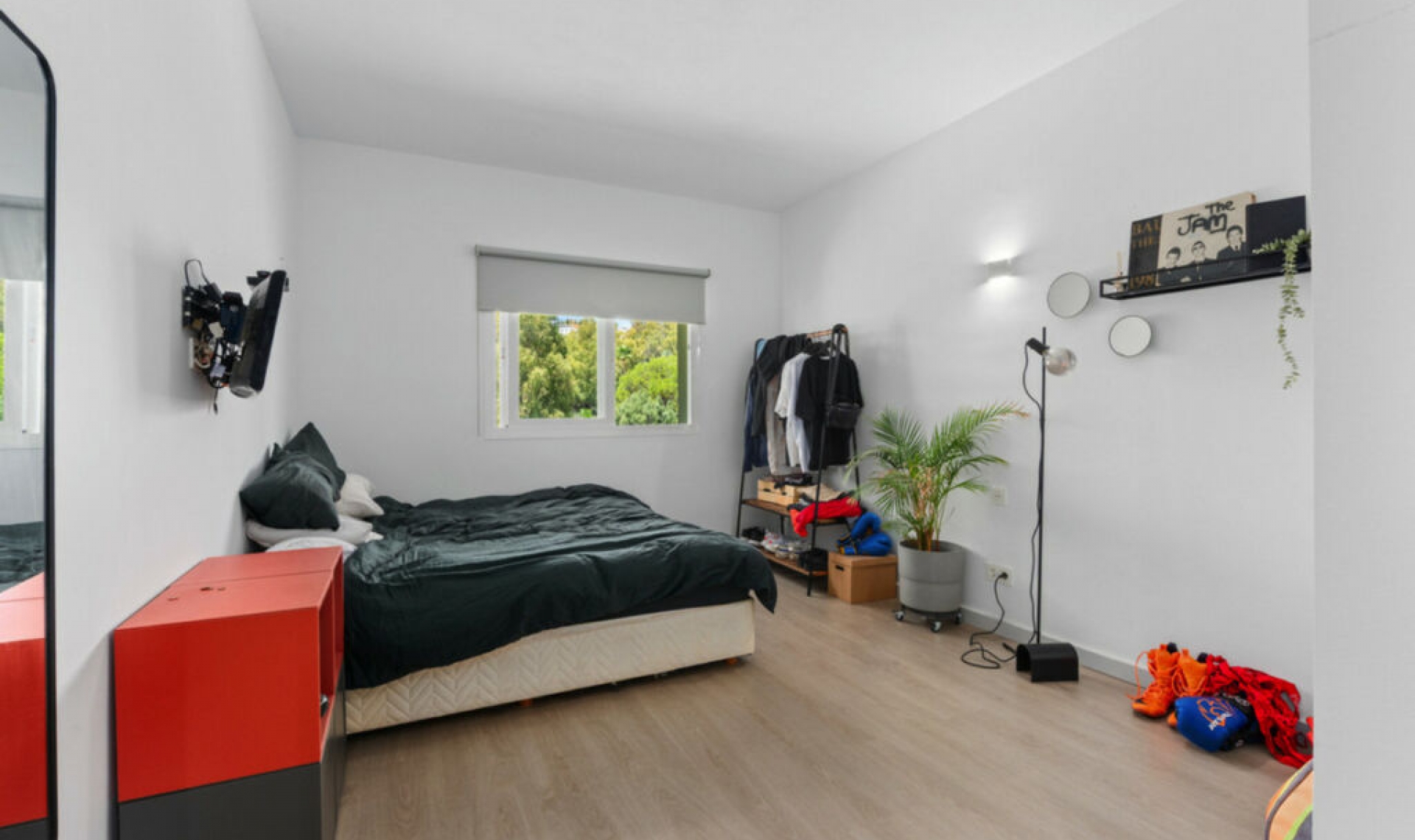 Resale - House -
La Quinta