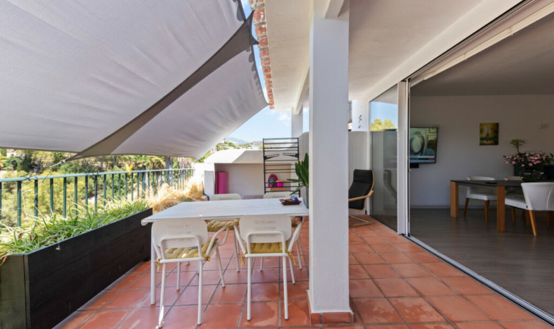 Resale - House -
La Quinta