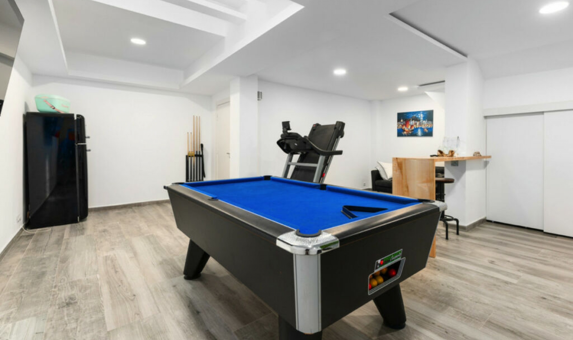 Resale - House -
La Quinta