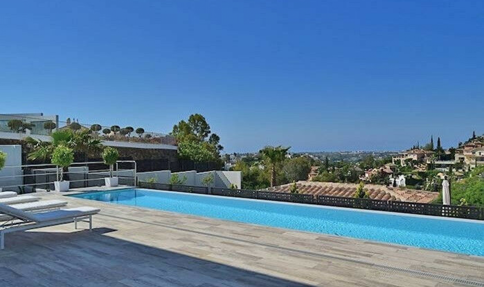 Resale - House -
La Quinta