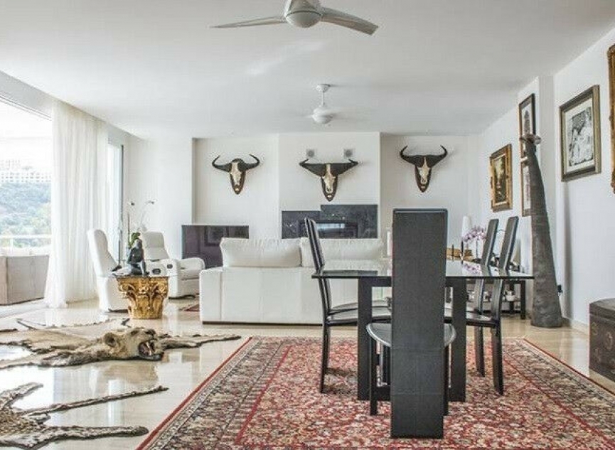 Resale - House -
La Quinta