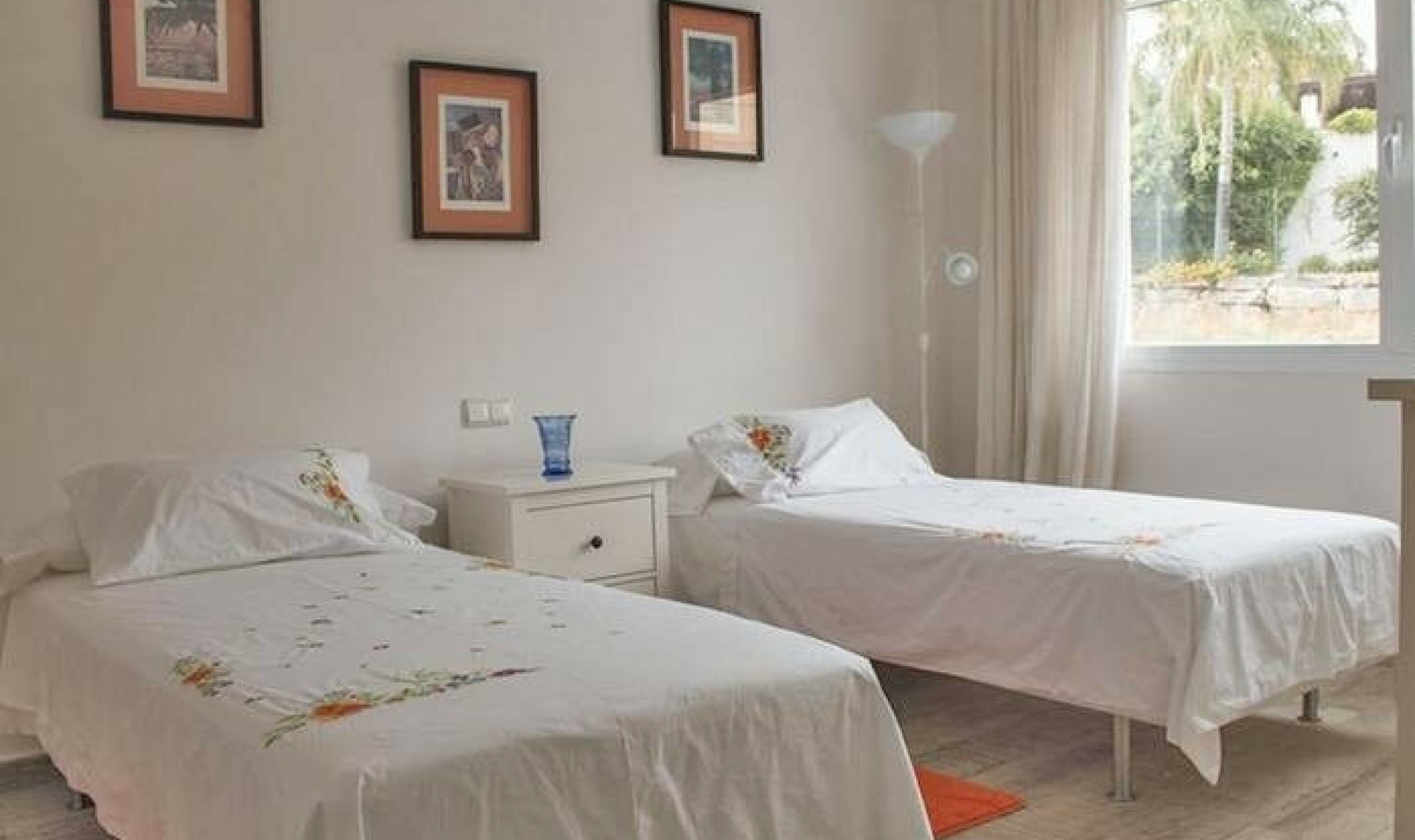 Resale - House -
La Quinta