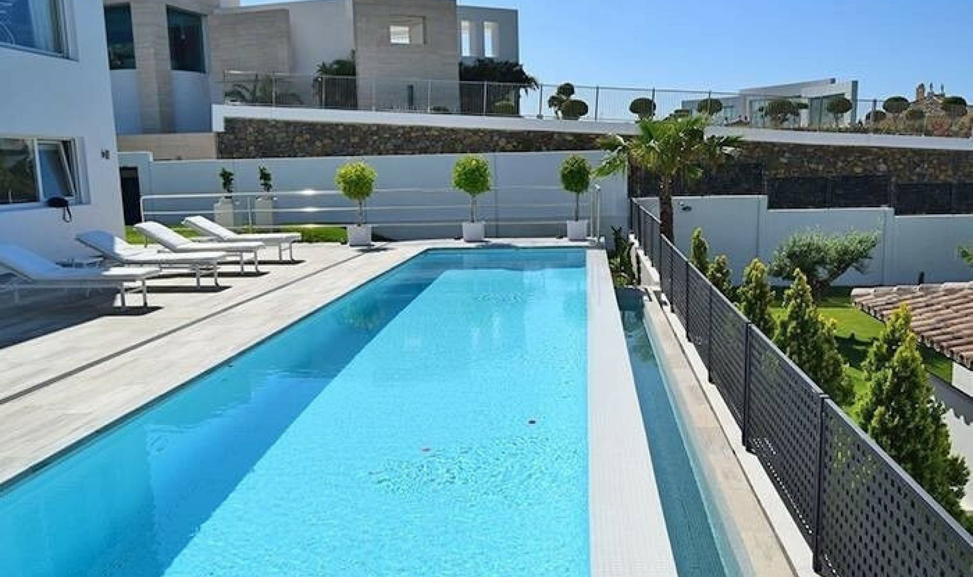 Resale - House -
La Quinta