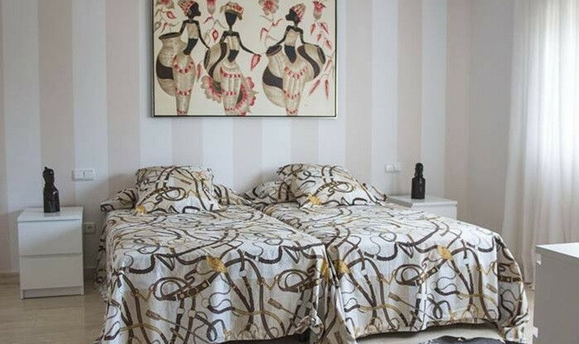Resale - House -
La Quinta