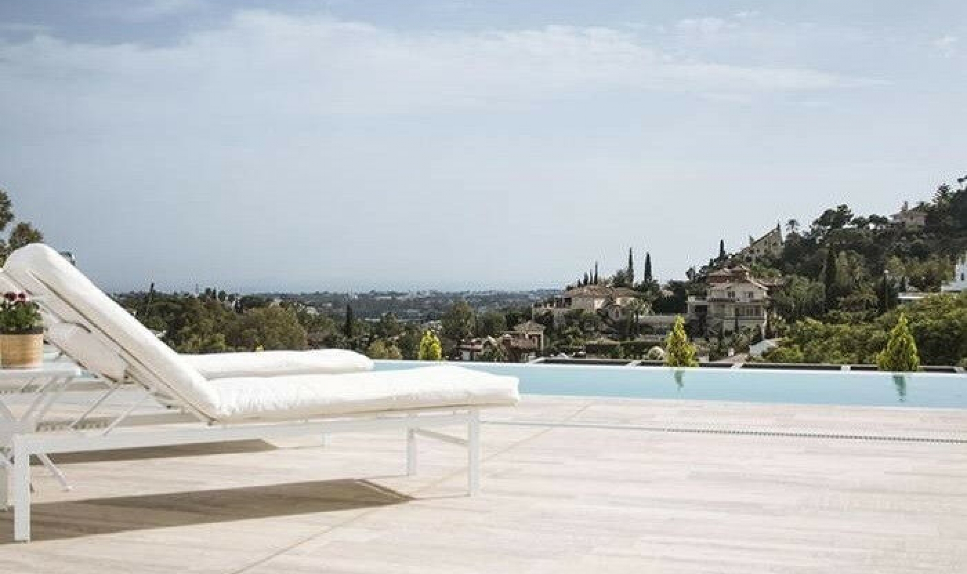 Resale - House -
La Quinta