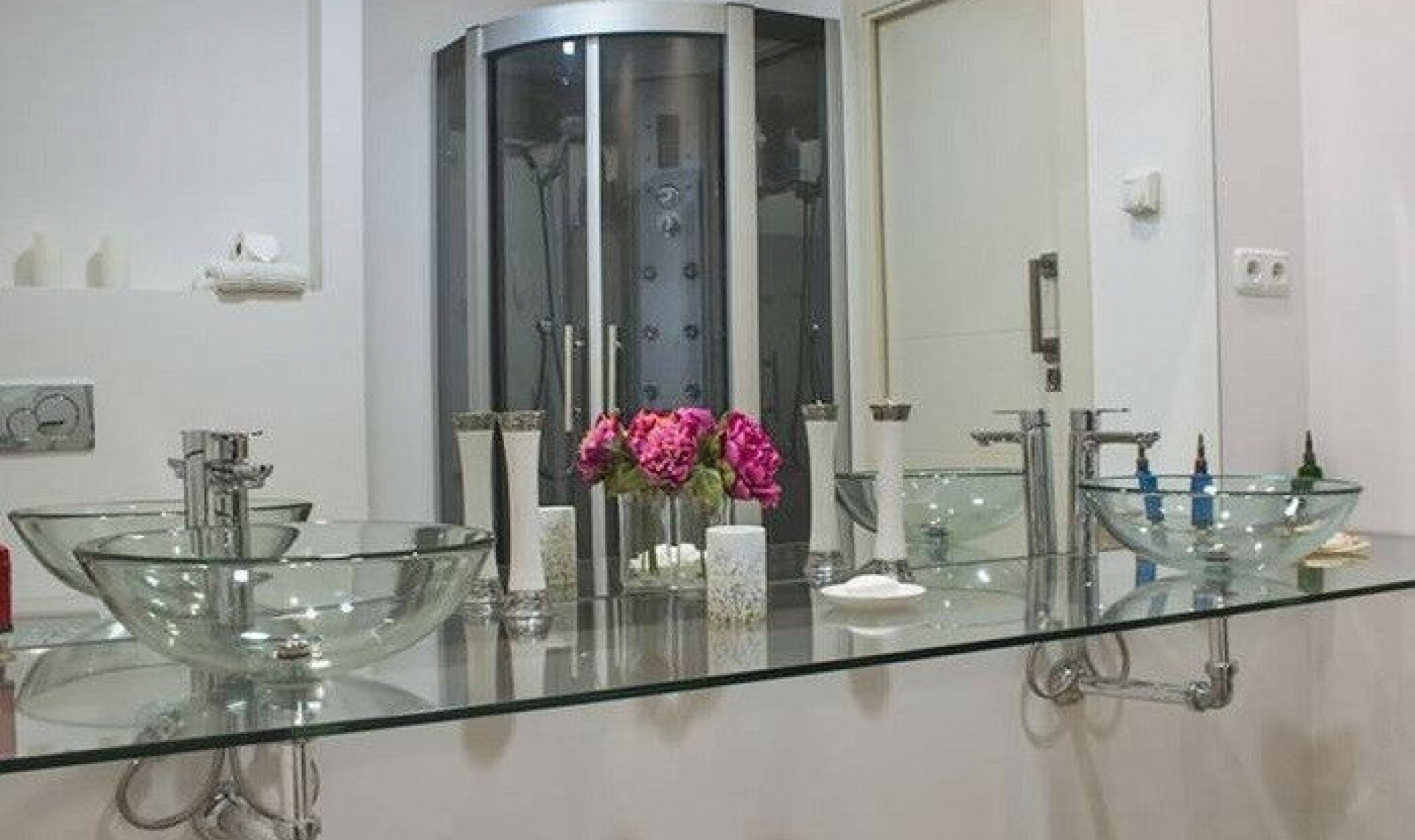 Resale - House -
La Quinta