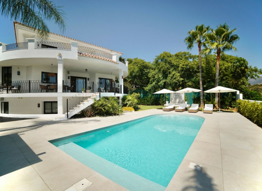 Resale - House -
La Quinta