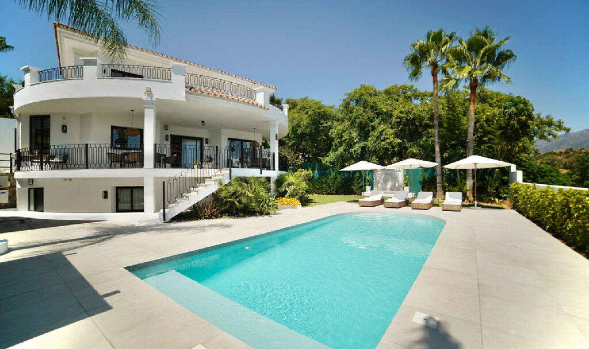 Resale - House -
La Quinta