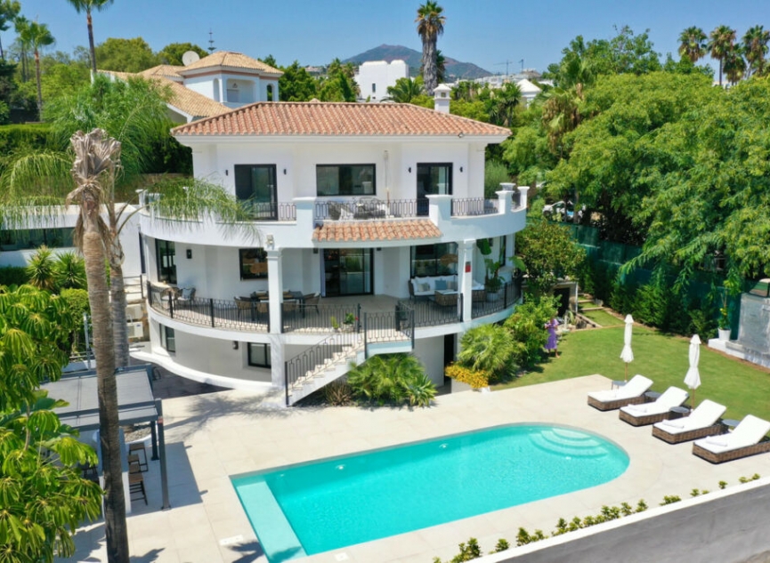 Resale - House -
La Quinta