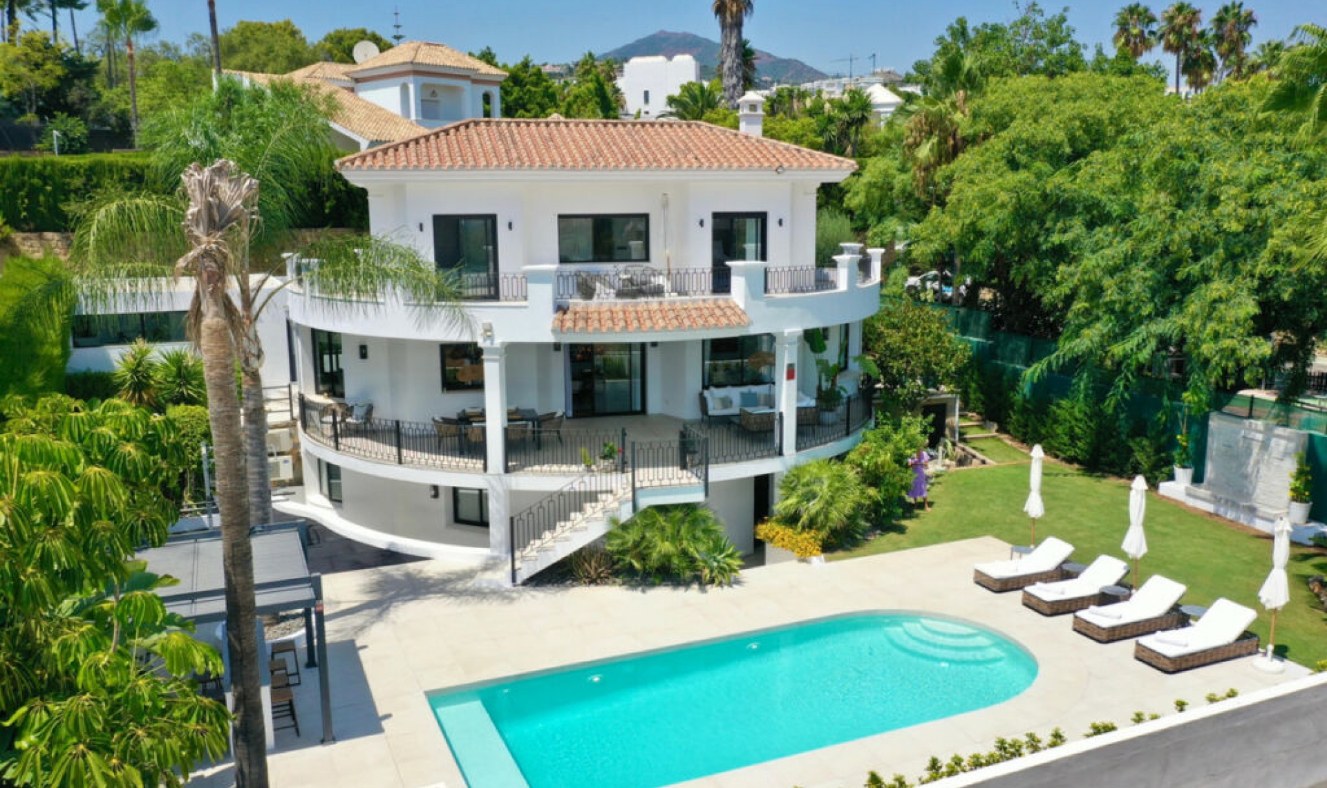 Resale - House -
La Quinta