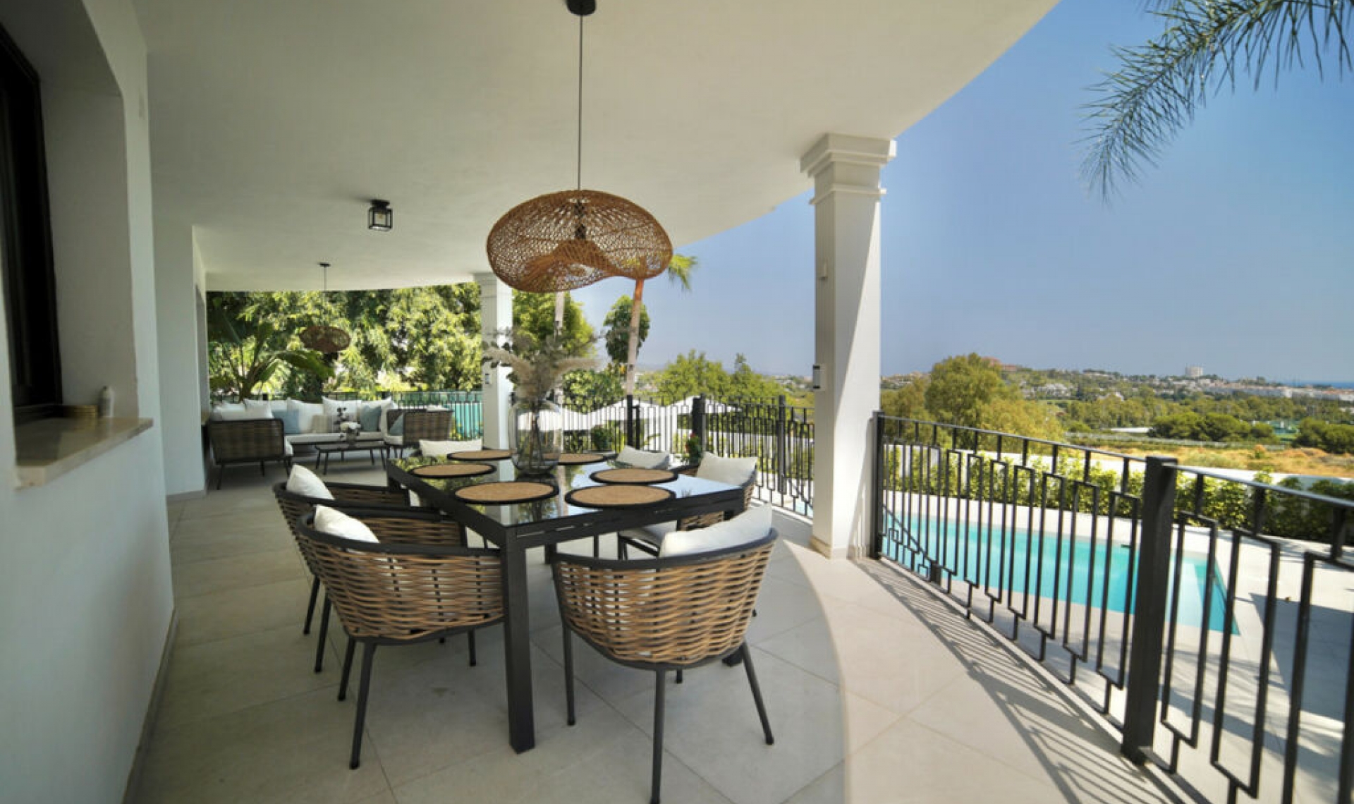 Resale - House -
La Quinta