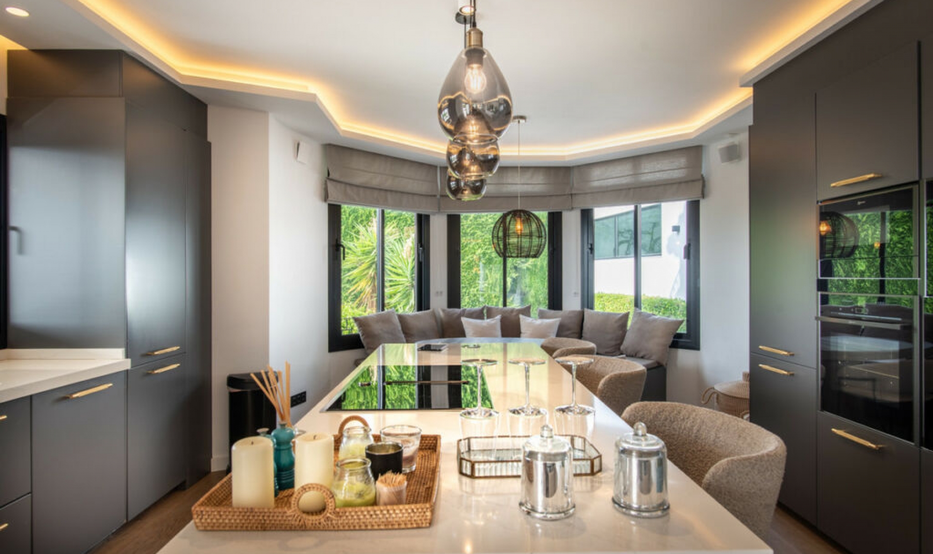 Resale - House -
La Quinta