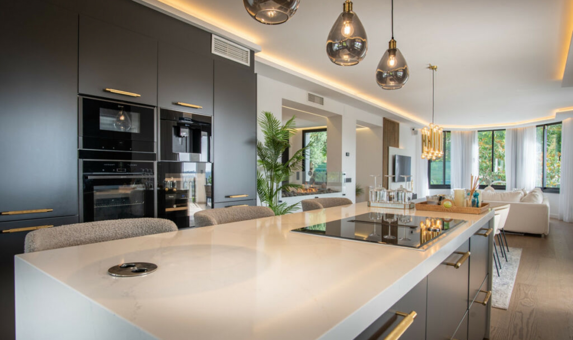 Resale - House -
La Quinta