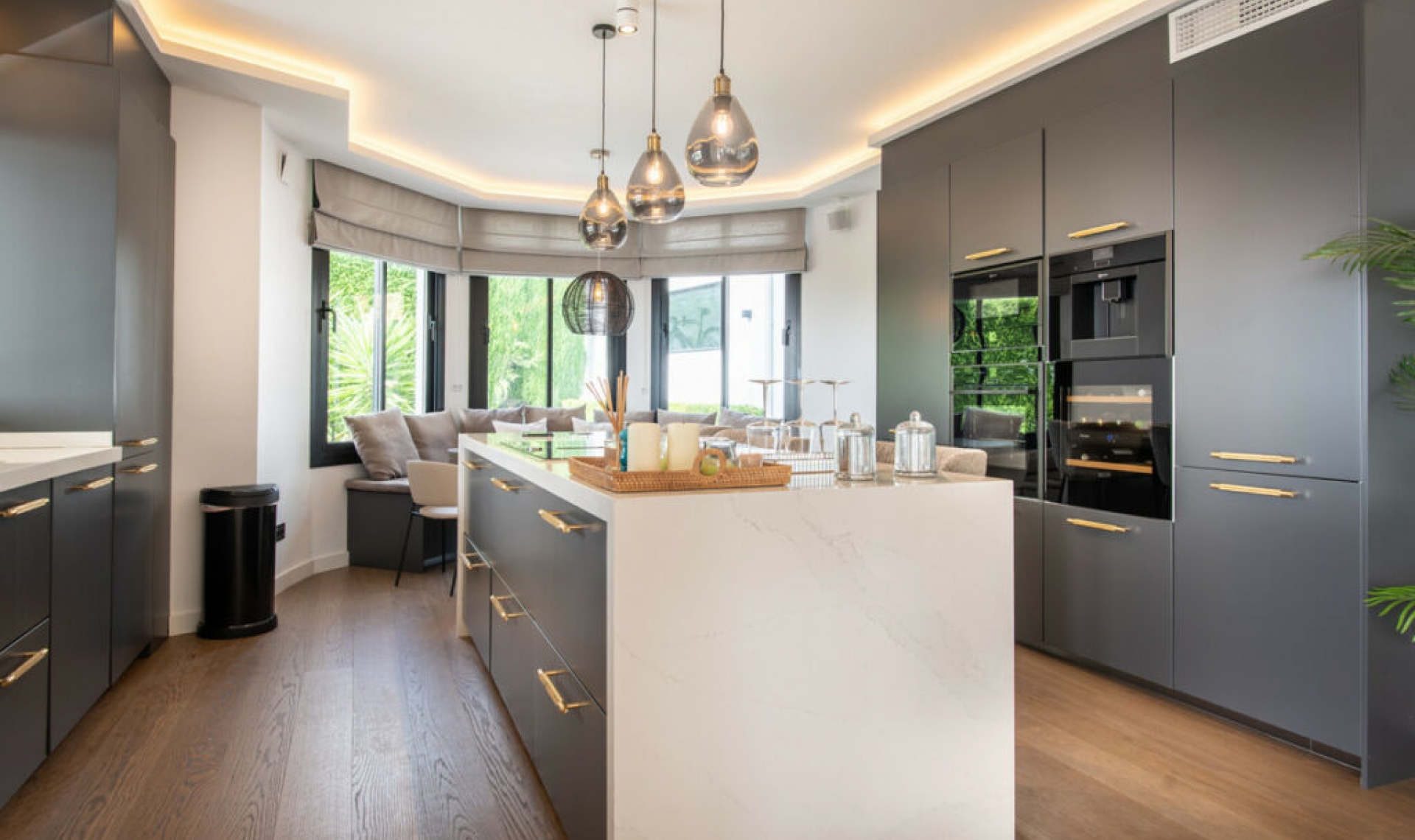 Resale - House -
La Quinta