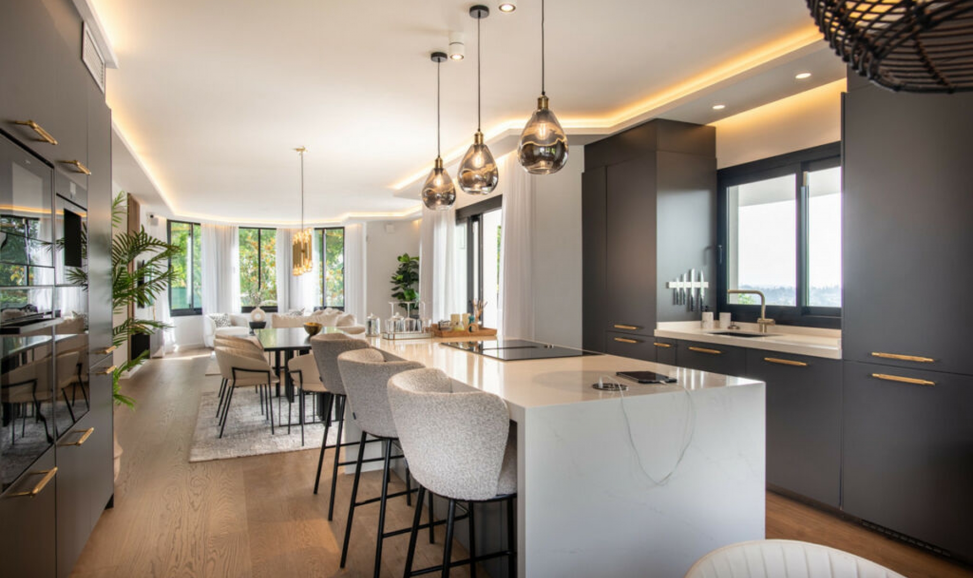 Resale - House -
La Quinta