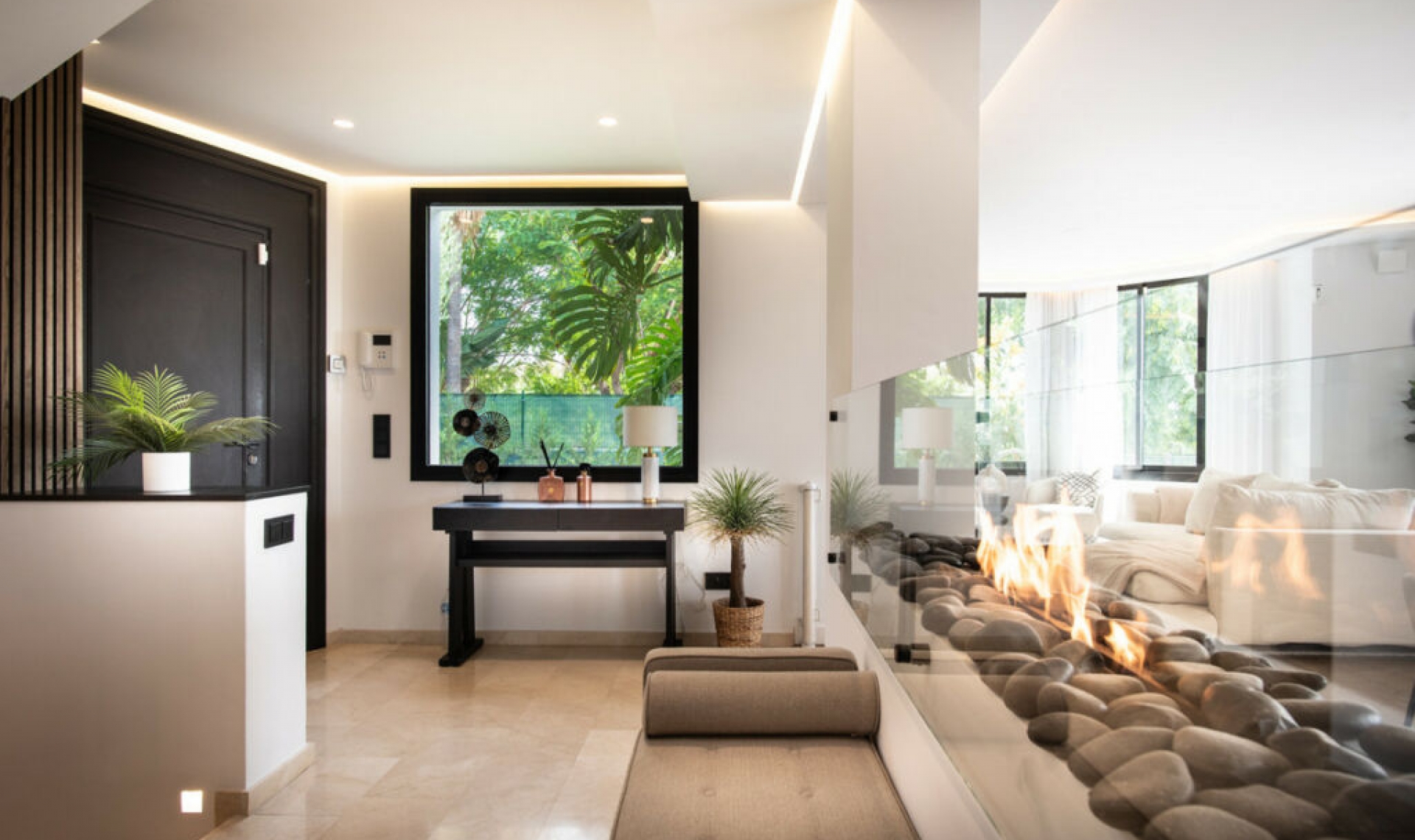 Resale - House -
La Quinta