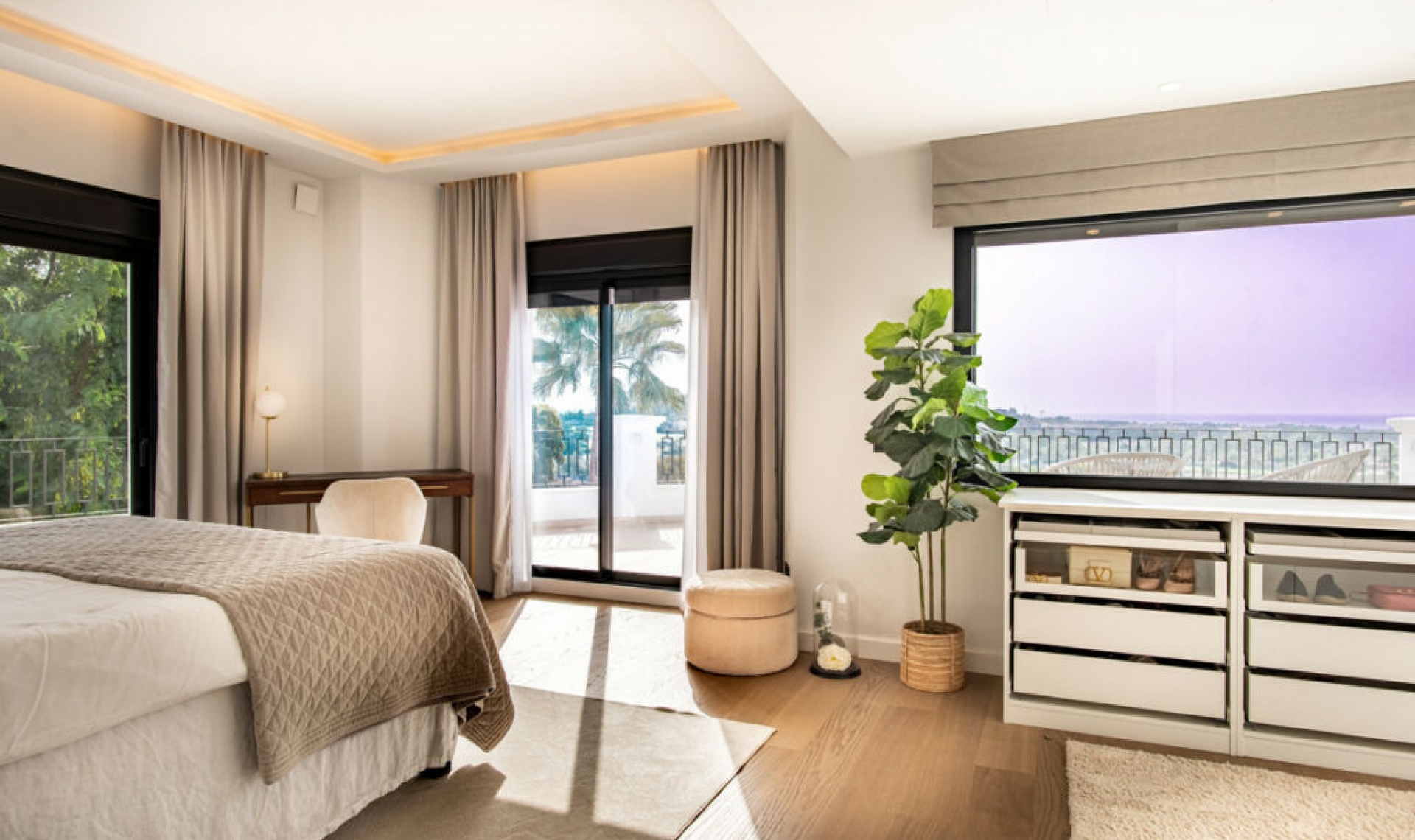 Resale - House -
La Quinta