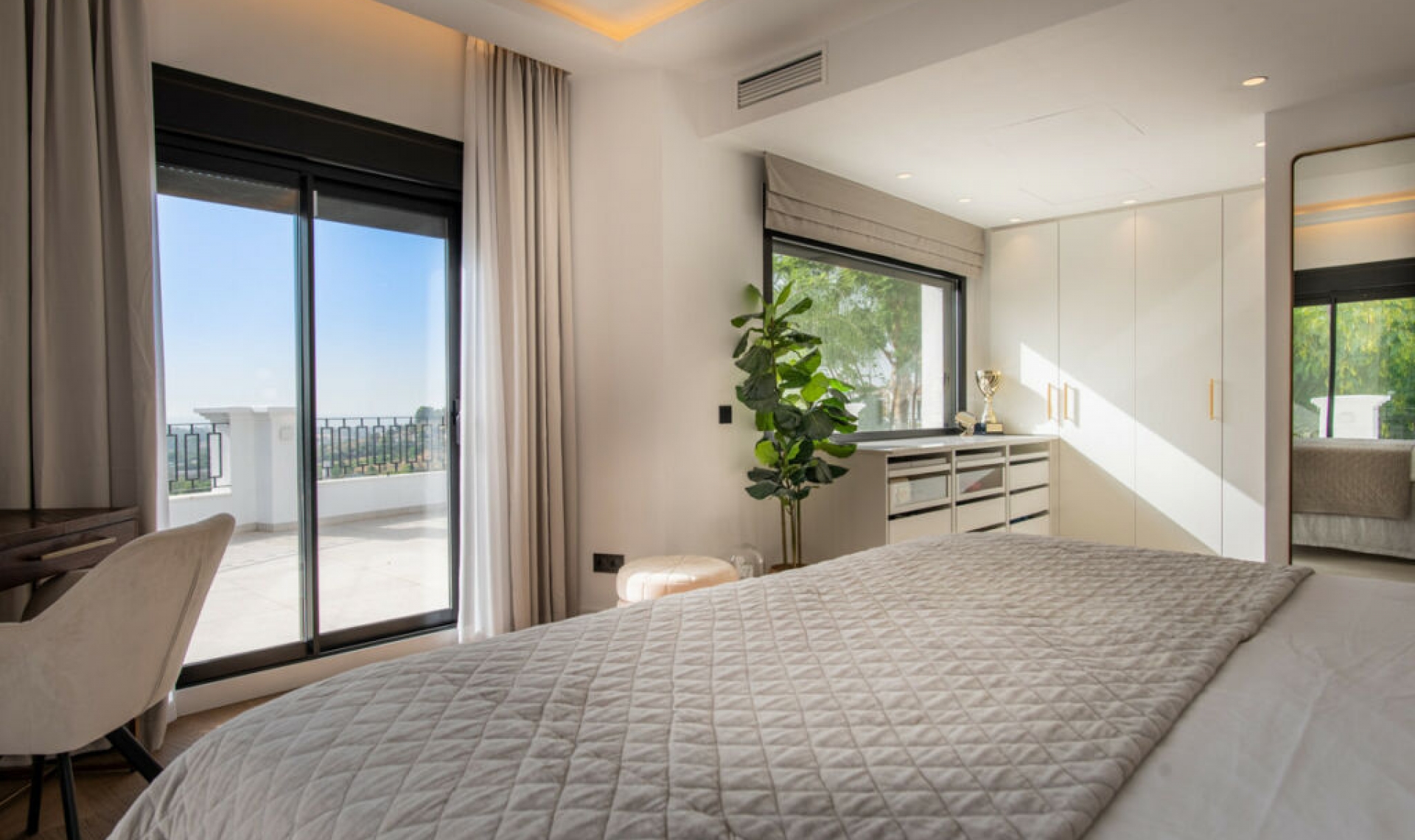 Resale - House -
La Quinta