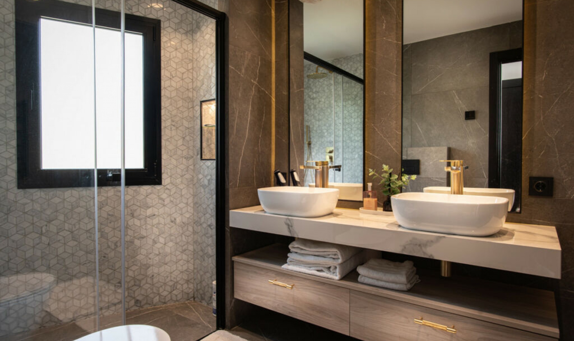 Resale - House -
La Quinta