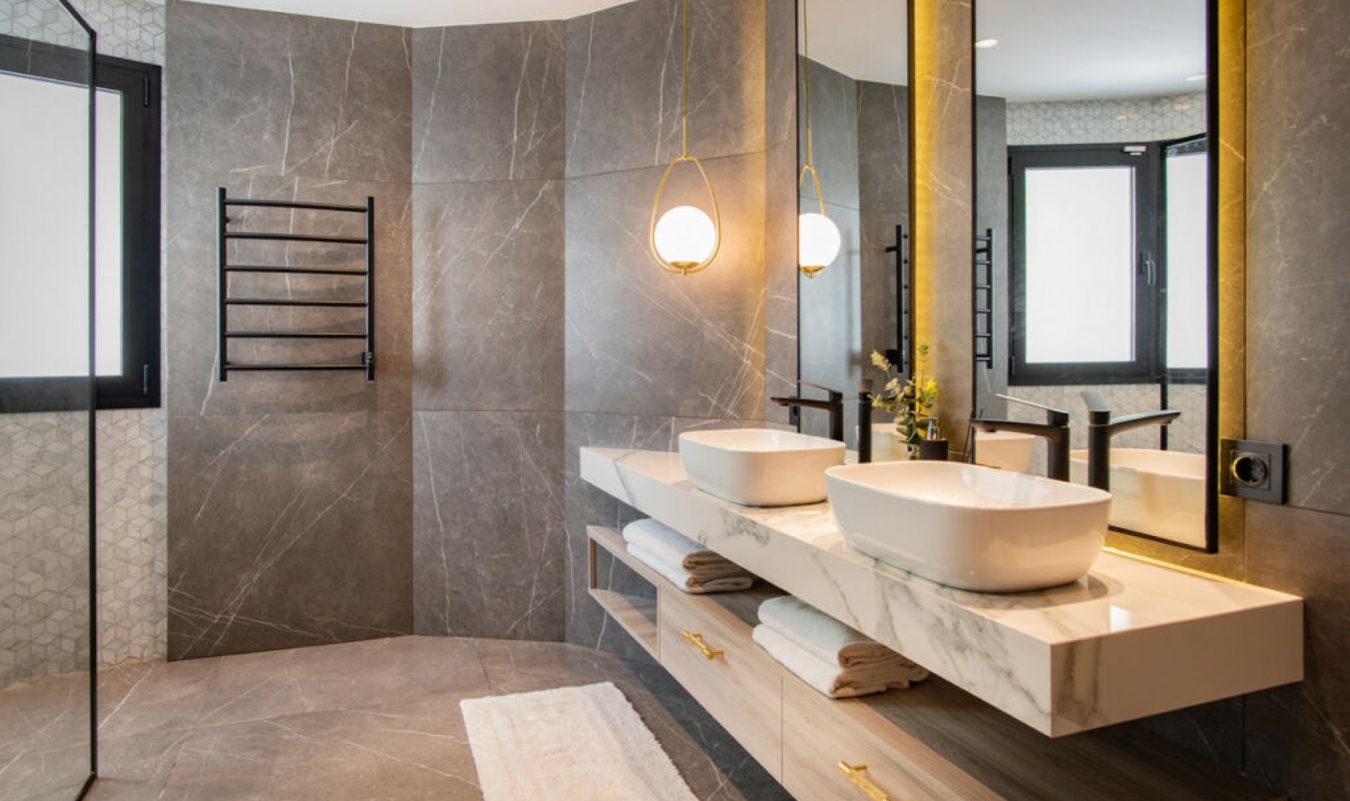 Resale - House -
La Quinta