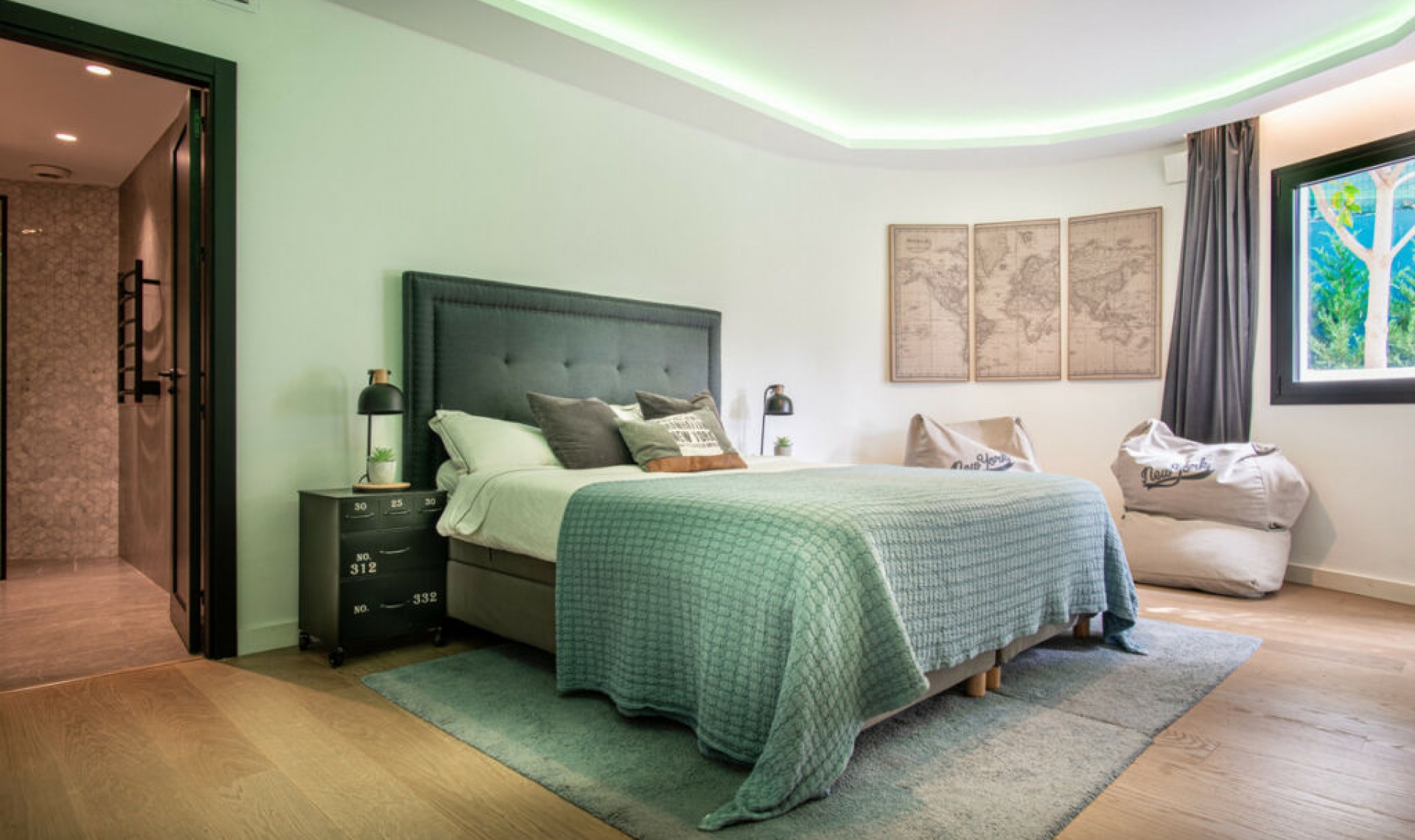 Resale - House -
La Quinta