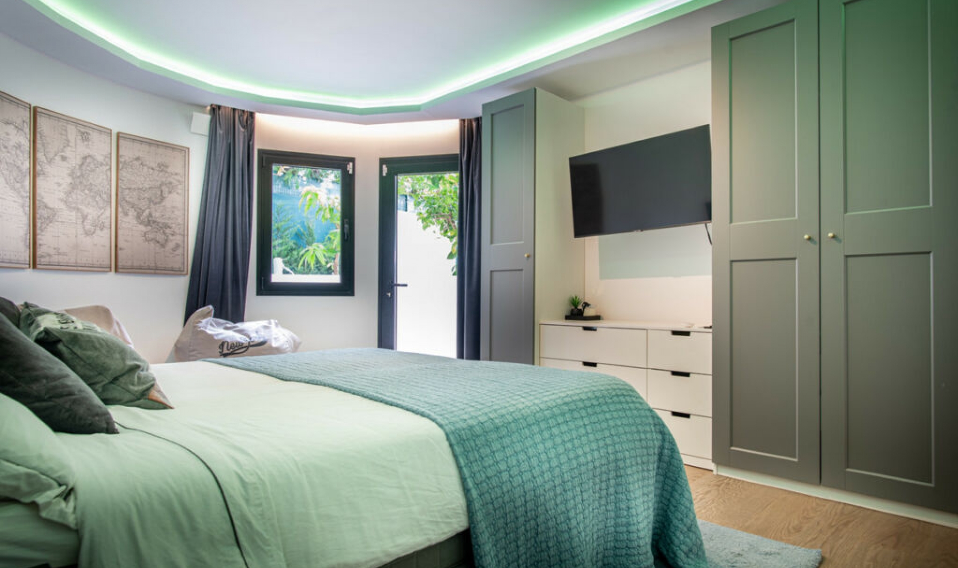 Resale - House -
La Quinta