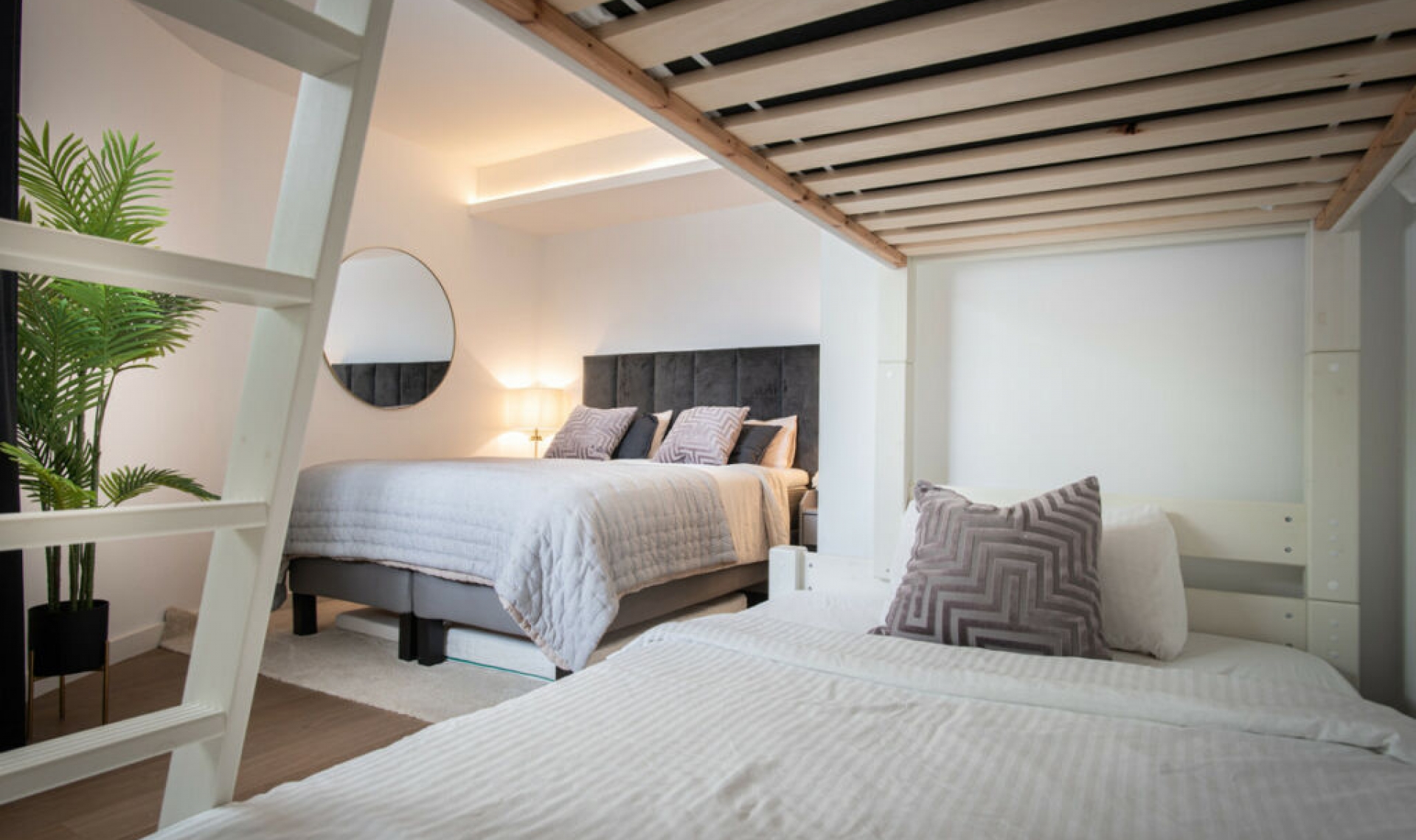 Resale - House -
La Quinta