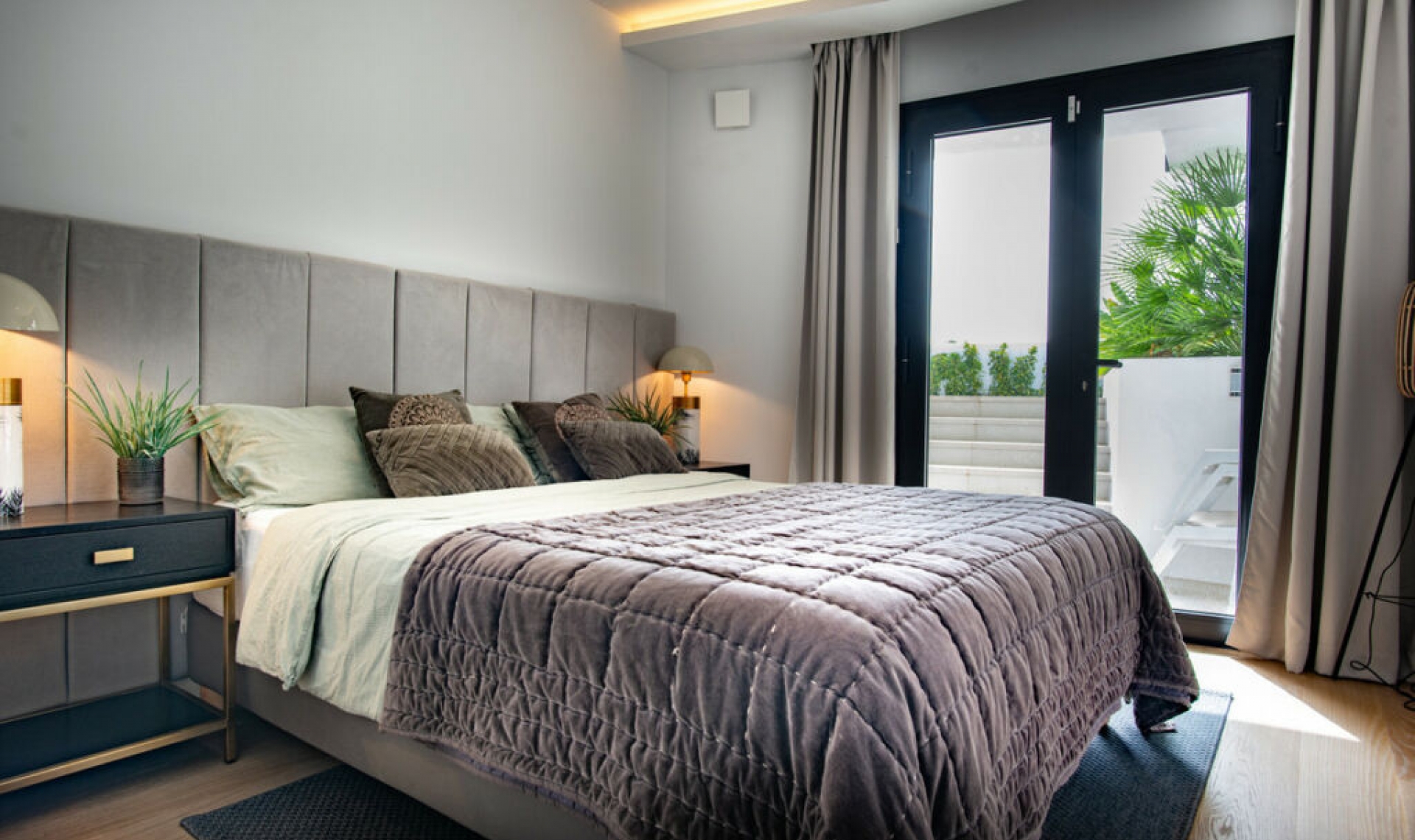 Resale - House -
La Quinta