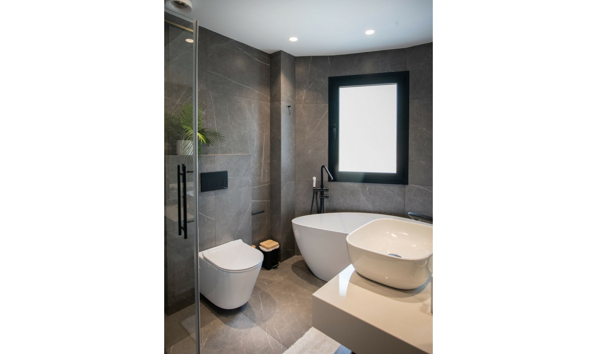 Resale - House -
La Quinta